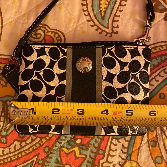 Coach wristlet - Picture 7 of 8